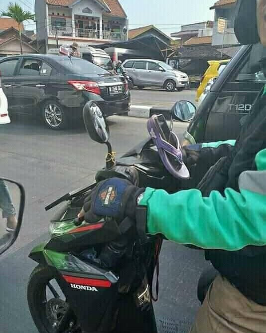 11 Potret akal-akalan driver ojek online pas lagi kepepet, kocak!