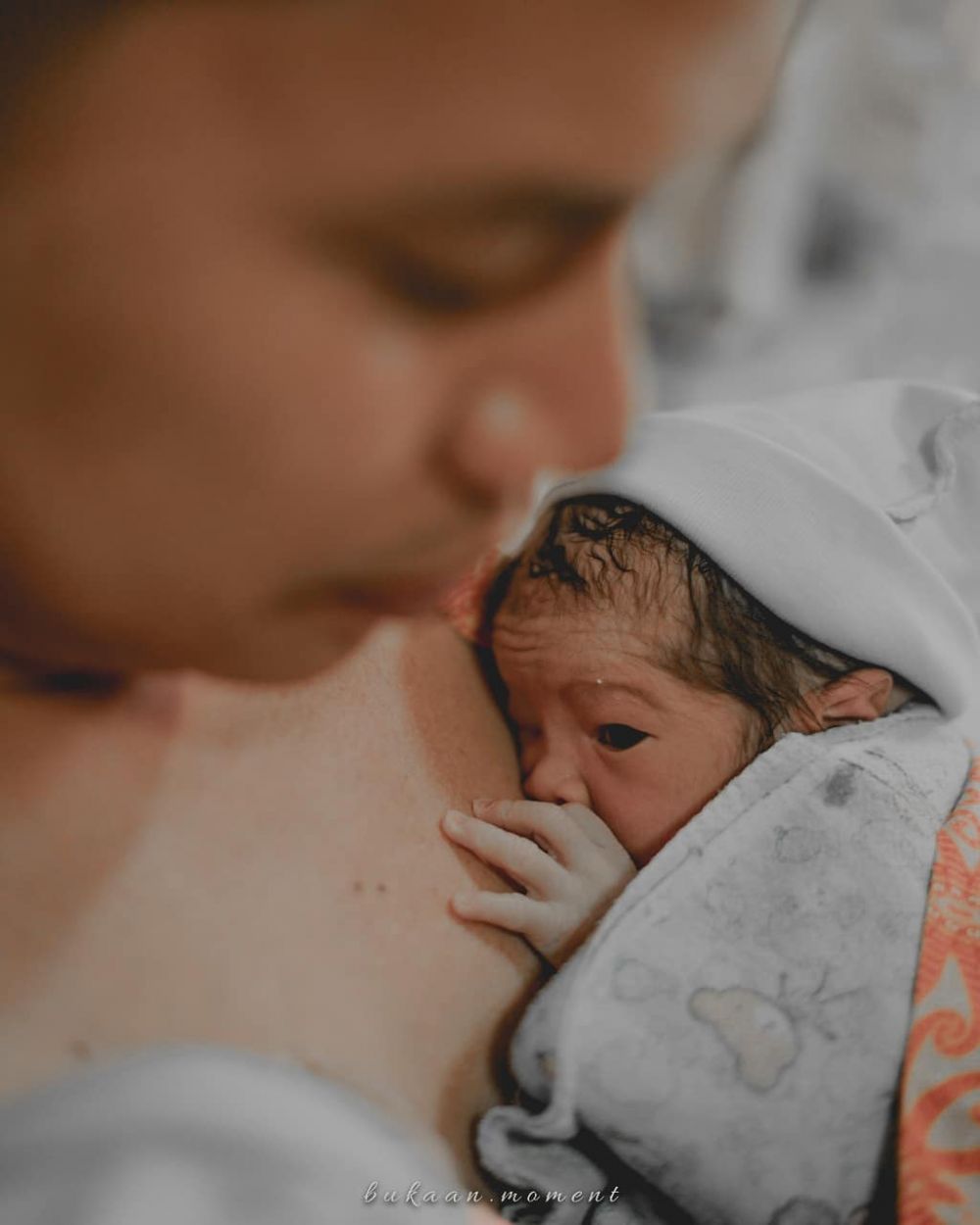 6 Momen kelahiran bayi kembar Ratna Galih, parasnya curi perhatian