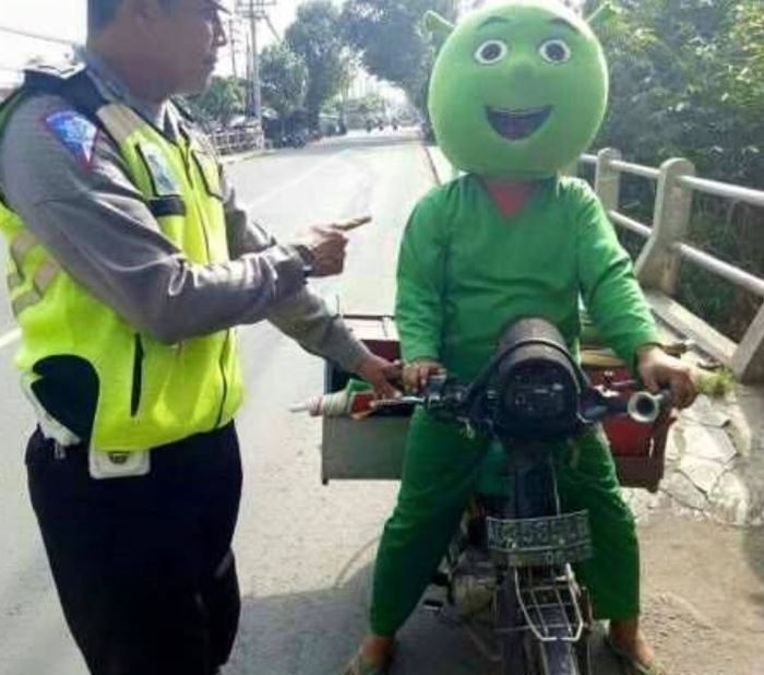 10 Potret lucu totalitas pedagang ini bikin ketawa