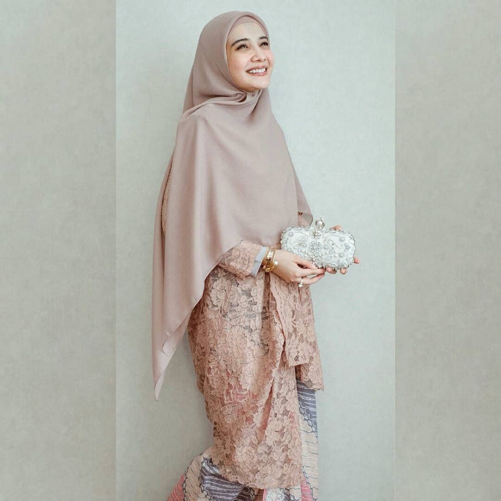 Kebaya Tile Hijab / Kebaya Brokat Hijab Syari - Rahman Gambar : Tile ...