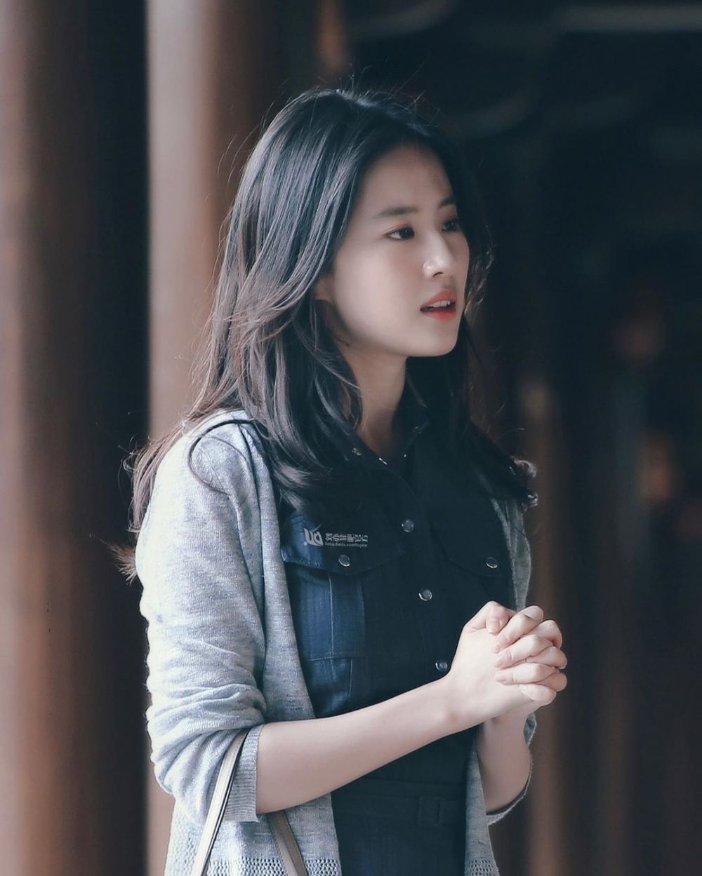 12 Pesona Liu Yifei, pemeran film Mulan yang bikin susah kedip