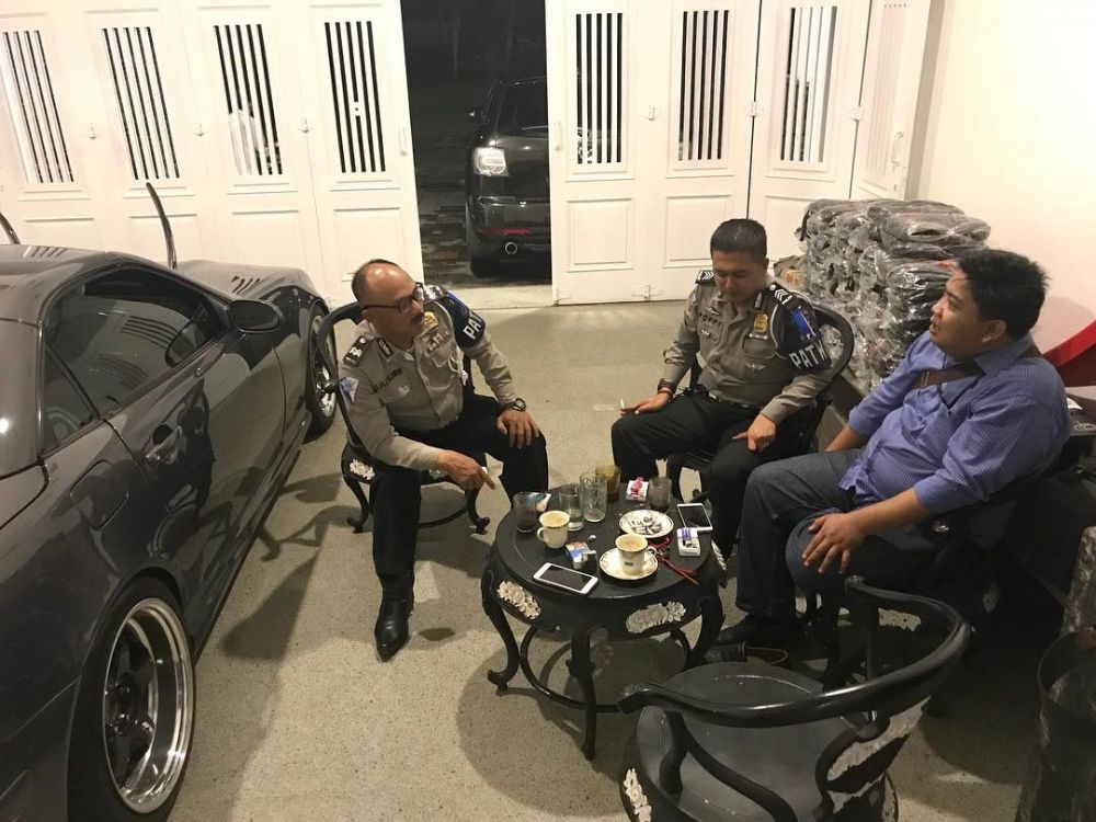 10 Penampakan rumah Desy Ratnasari, mewah bak istana