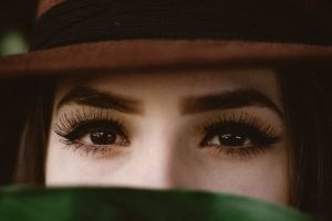 10 Cara tebalkan alis secara alami dan mudah