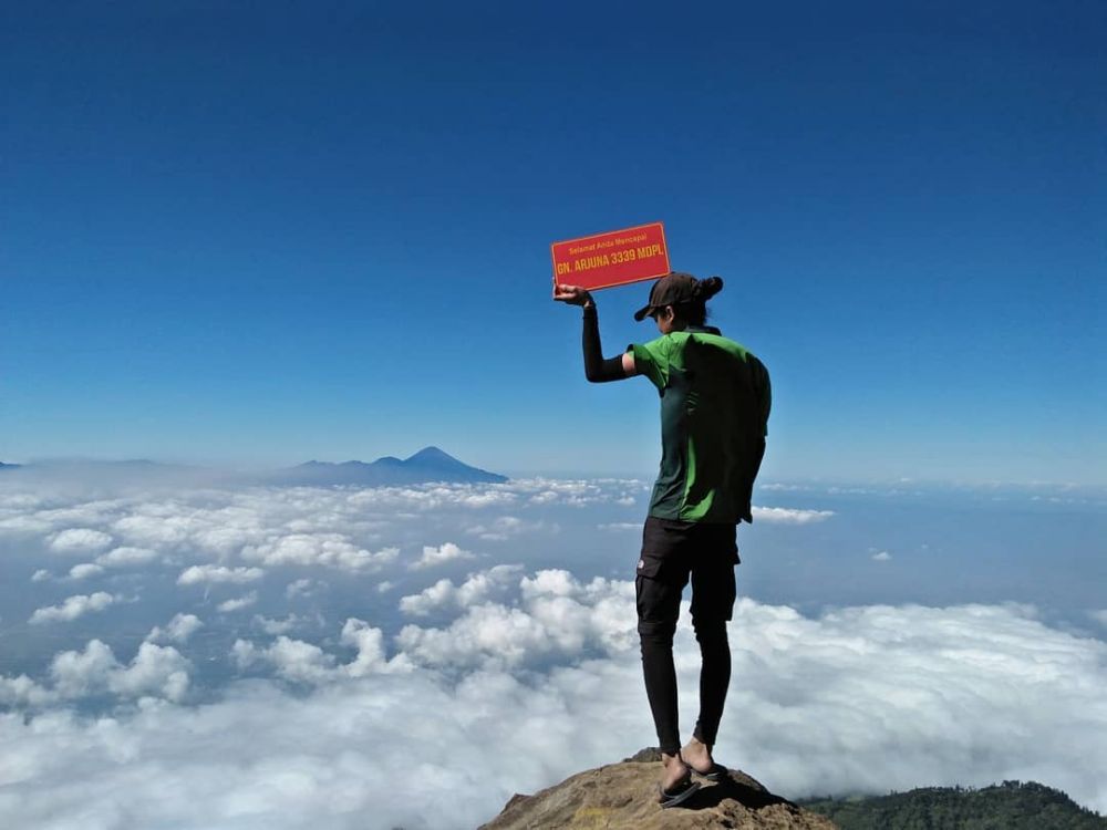 4 Jalur pendakian gunung di Indonesia dikenal paling ekstrem