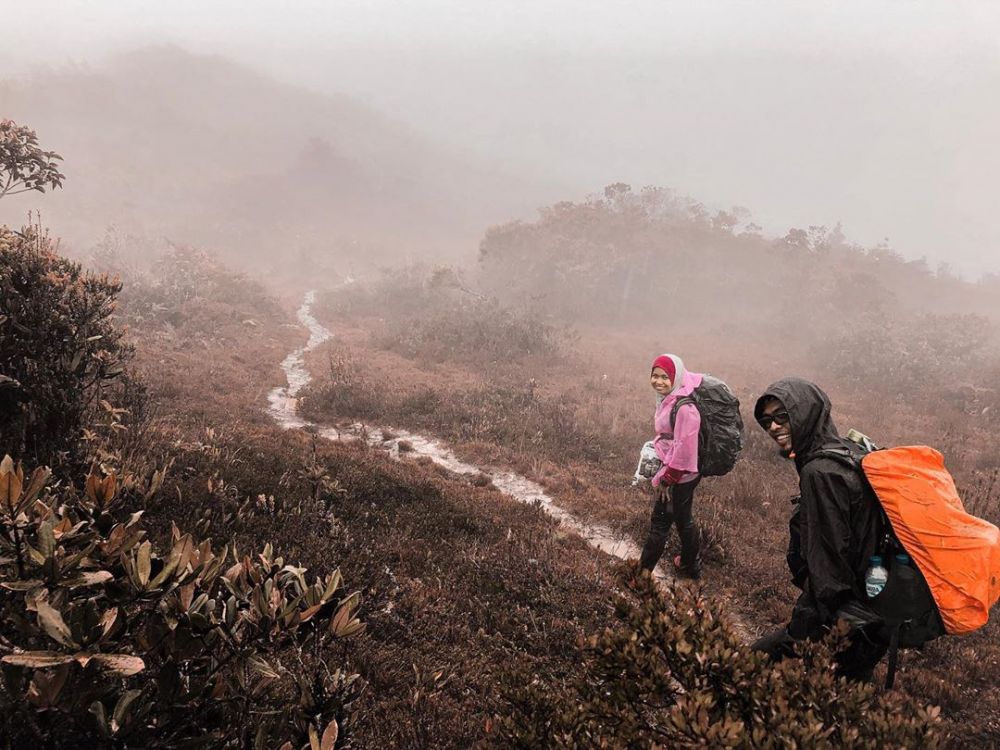 4 Jalur pendakian gunung di Indonesia dikenal paling ekstrem