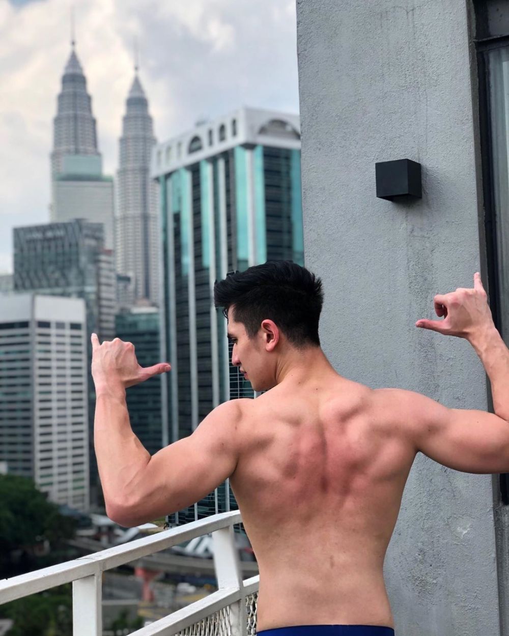 9 Potret Verrell Bramasta pamer otot kekar ini bikin gagal fokus