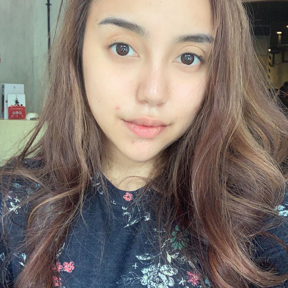 Biasa tampil glamor, ini 8 potret Salmafina tanpa makeup