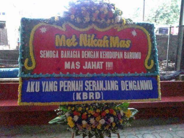 10 Momen 'balas dendam' di pernikahan mantan ini ngeselin abis