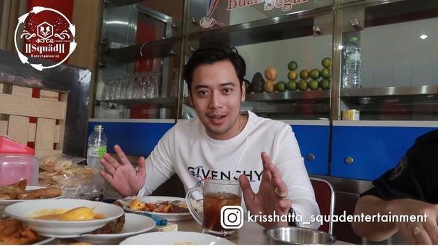 8 Potret perdana Kriss Hatta di televisi usai vonis bebas, kurusan