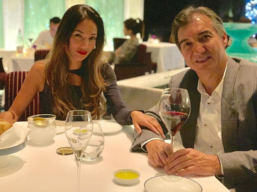 Lama tak muncul, ini 8 potret Shanty dan suami bulenya