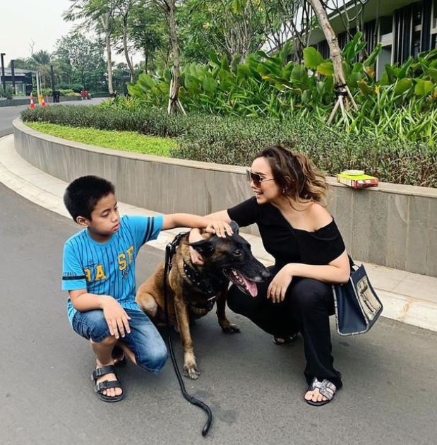 10 Momen kedekatan Salmafina dengan sang adik, so sweet abis!