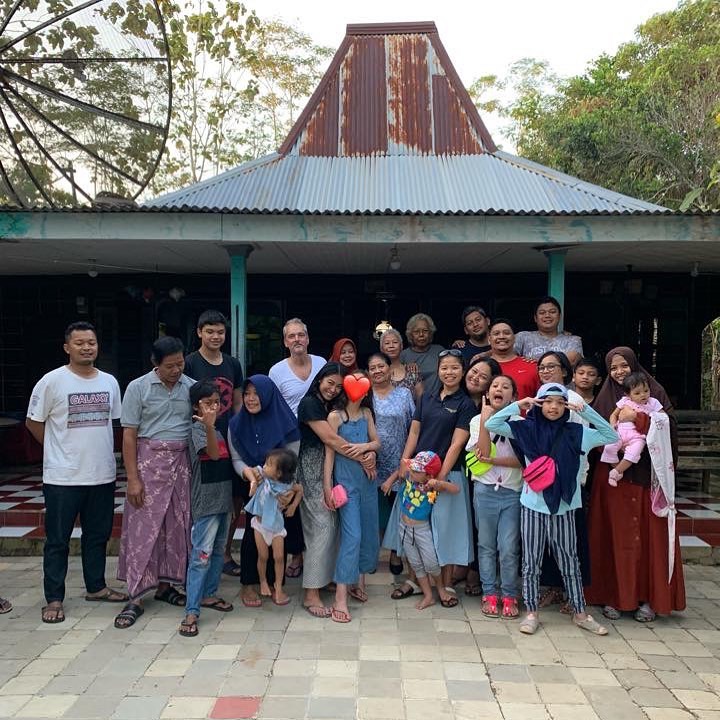 Tampil sederhana, ini momen Anggun C Sasmi pulang kampung ke Cilacap