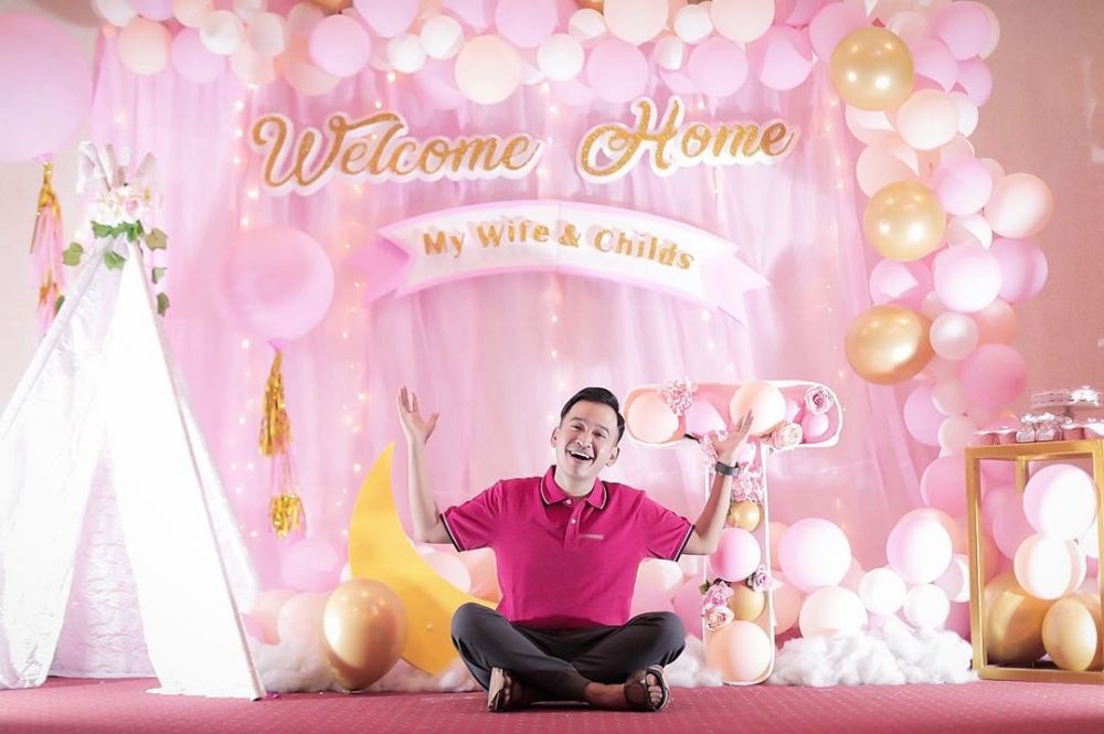 8 Momen penyambutan Sarwendah pulang ke Indonesia, serba pink