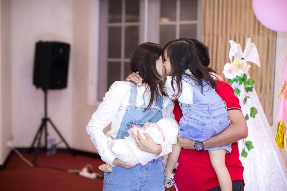 8 Momen penyambutan Sarwendah pulang ke Indonesia, serba pink