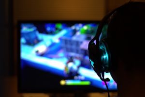 Demi biaya berobat ayahnya, remaja ini main game 10 jam sehari