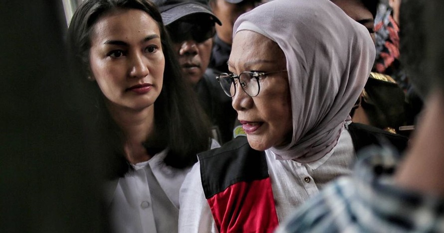4 Dukungan Atiqah Hasiholan untuk Ratna Sarumpaet, bukti bakti anak