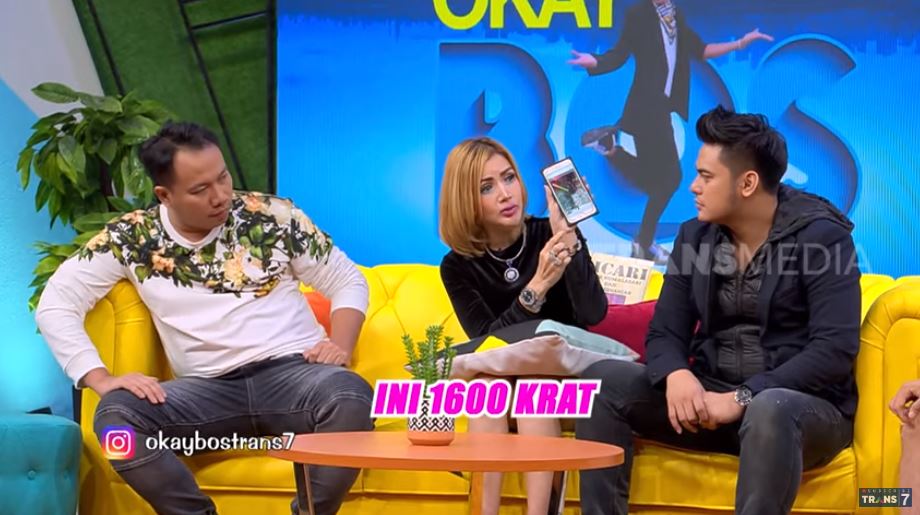 Pamer berlian, ponsel Barbie Kumalasari malah bikin salah fokus