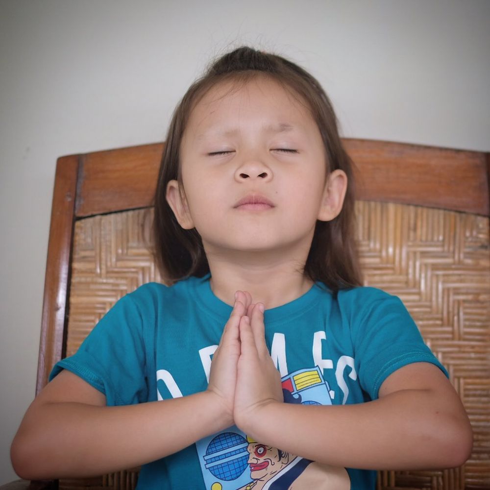 Anak Zaskia Mecca cukur alis sampai botak, potretnya bikin gemas