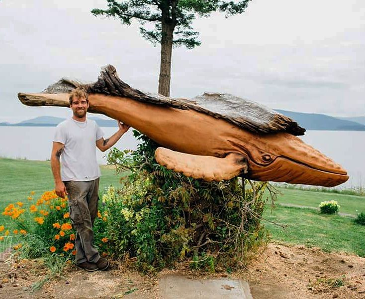 13 Patung hewan dari potongan kayu di pantai ini bikin takjub