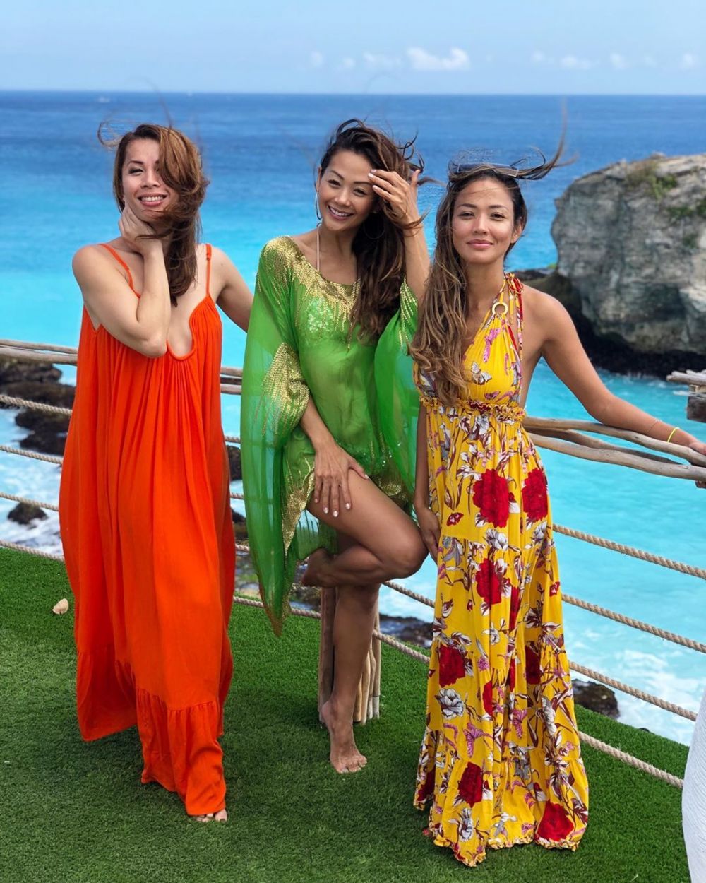 21 Tahun bersahabat, ini 11 potret Shanty & Indah Kalalo bak kembar