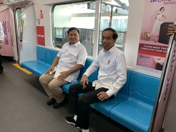 Potret Jokowi dan Prabowo bertemu di MRT, banyak yang bersyukur