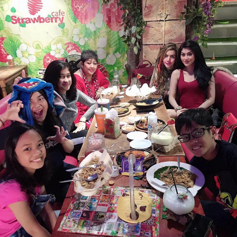 8 Potret kebersamaan Barbie Kumalasari & adik, jarang terekspos