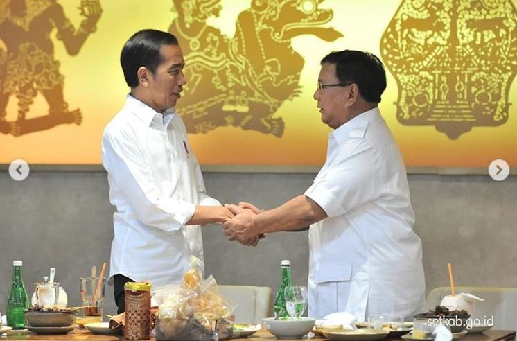 Momen Jokowi & Prabowo makan sate bersama di Senayan FX Sudirman