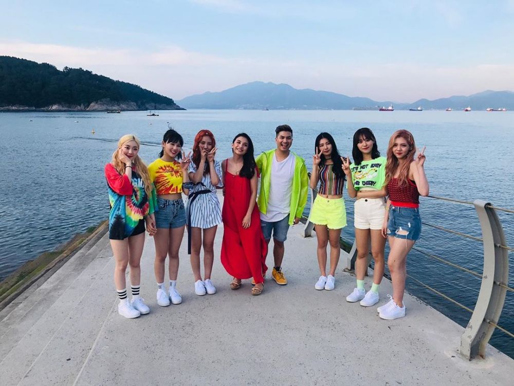 Bintangi klip Idol K-Pop, ini 8 aksi Chelsea Olivia & Glenn Alinskie