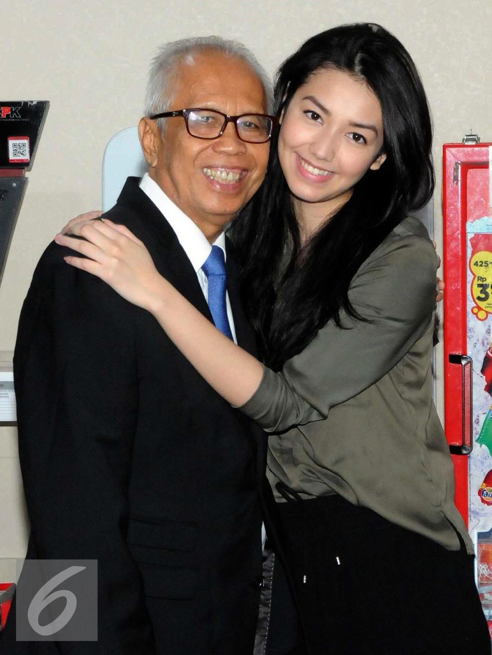 Kisah 7 seleb dampingi orangtua terjerat kasus hukum, bakti anak