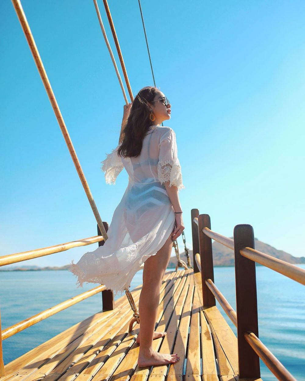 Unggah foto di atas kapal, baju Bunga Citra Lestari jadi sorotan