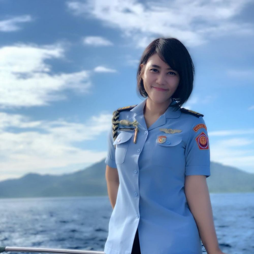 10 Pesona Sandhyca Putrie, ajudan cantik Iriana Jokowi