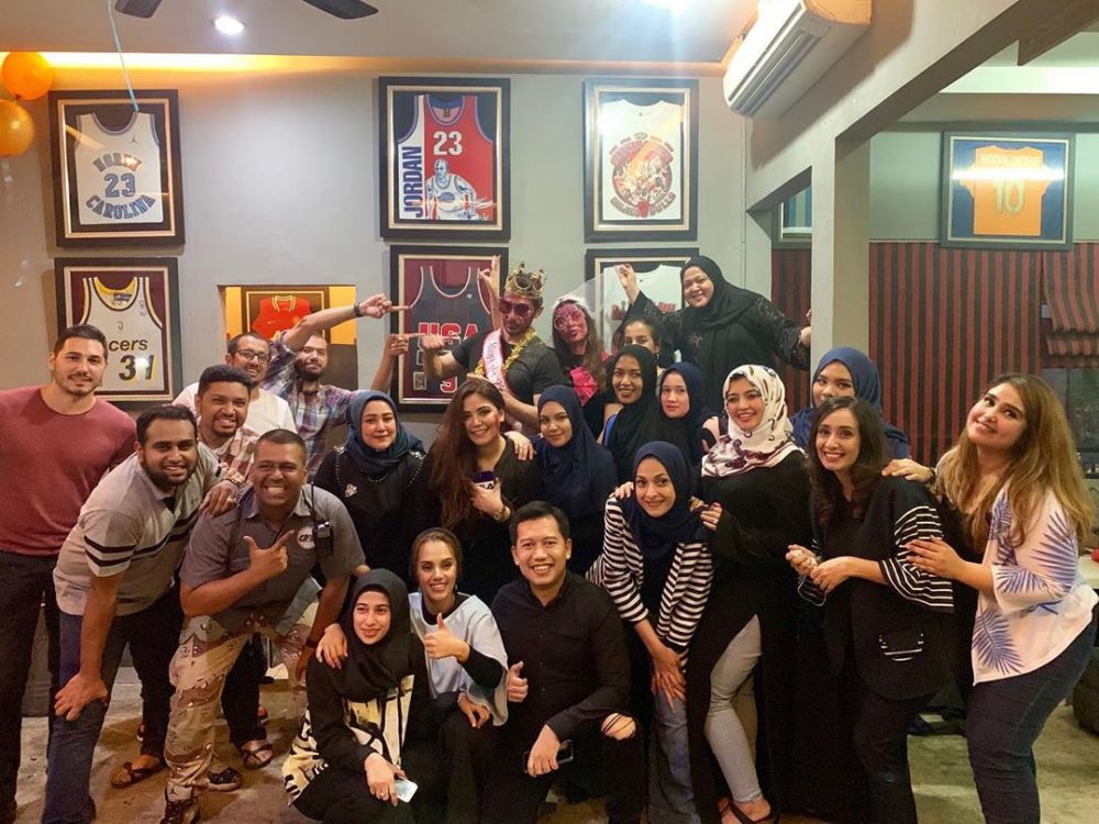 8 Momen bridal shower Tania Nadira & kekasih, dapat mahkota unik