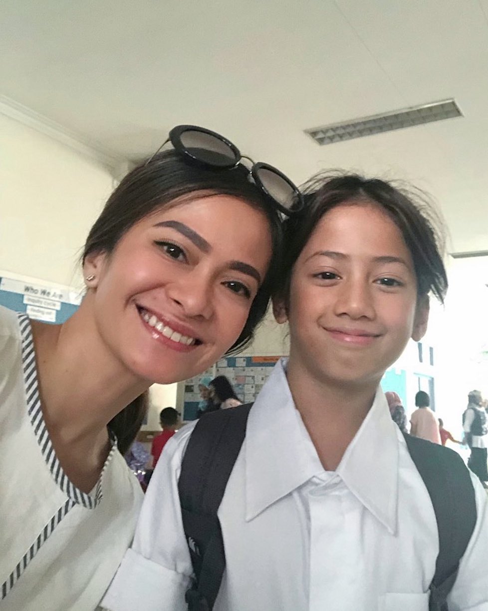 Curhat 4 seleb soal hari pertama sekolah anaknya, ada yang baper