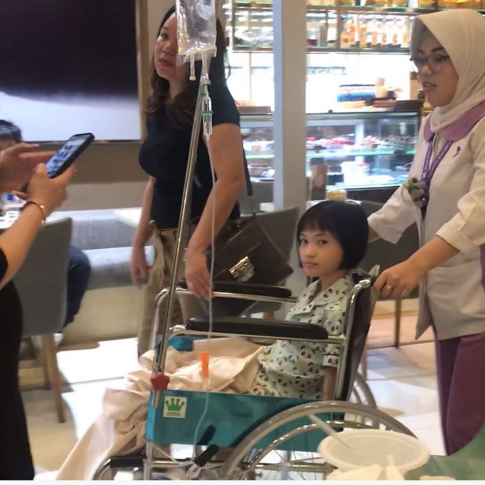 Dirawat di rumah sakit, putri Lee Jeong Hoon keracunan makanan