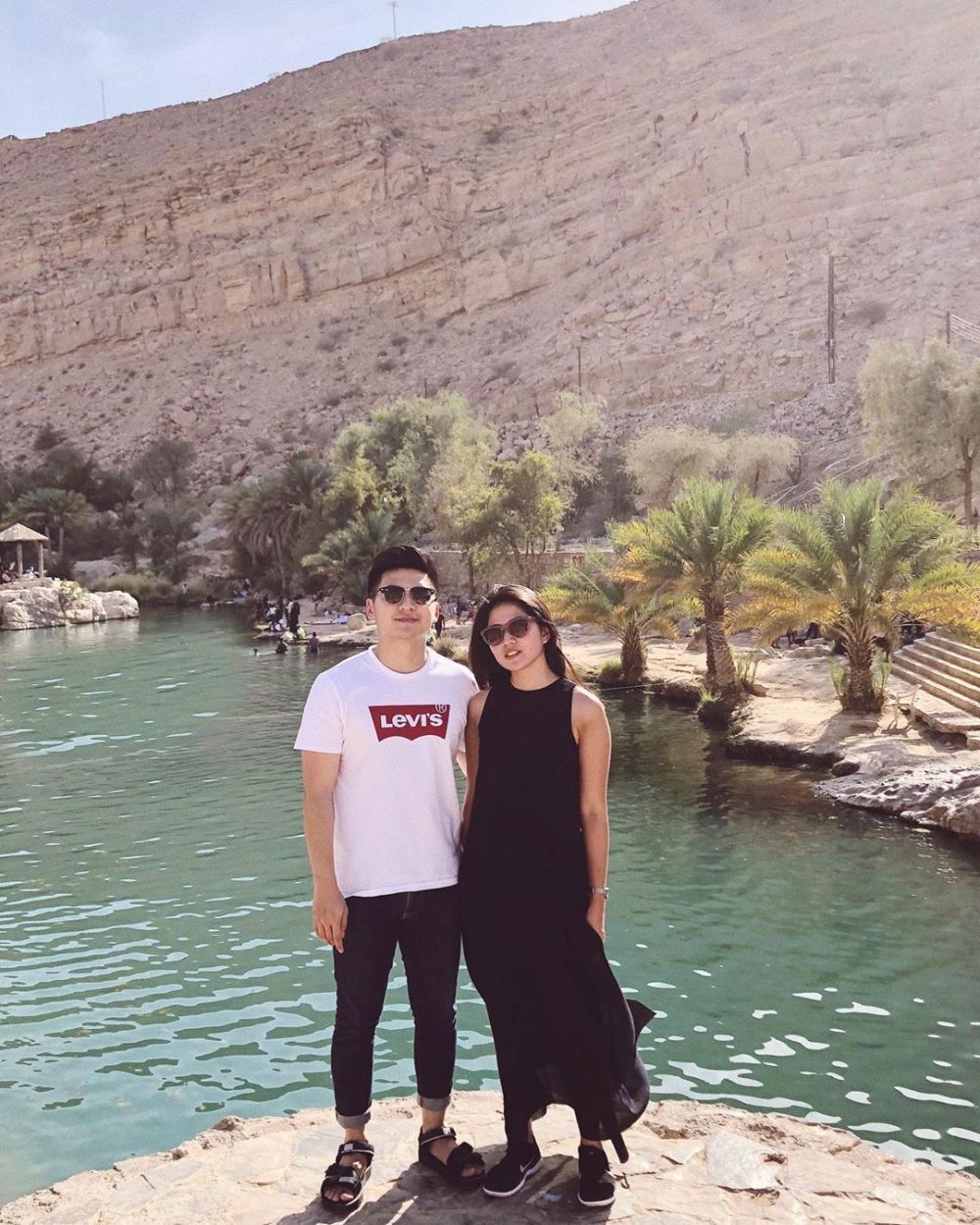 7 Potret romantis Rius Vernandes & Elwi, viral karena Garuda Indonesia