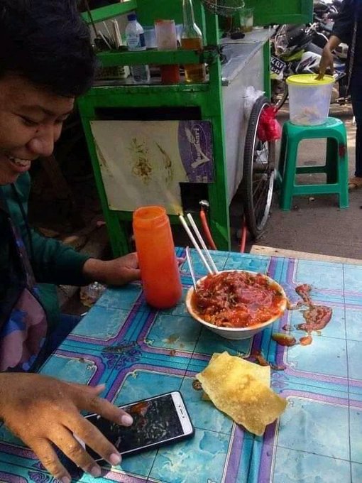 9 Momen tak terduga saat beli makanan ini ujungnya apes