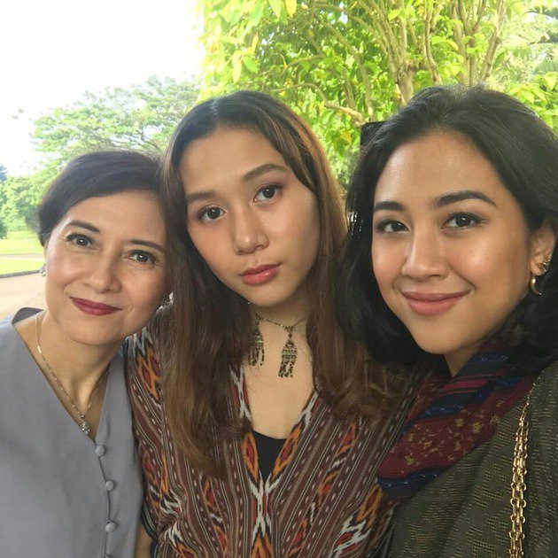 12 Pesona Luki Ariani, ibunda Sherina yang jarang terekpos