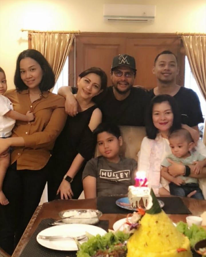 8 Momen kedekatan Cut Keke bareng istri pertama suami, akur abis