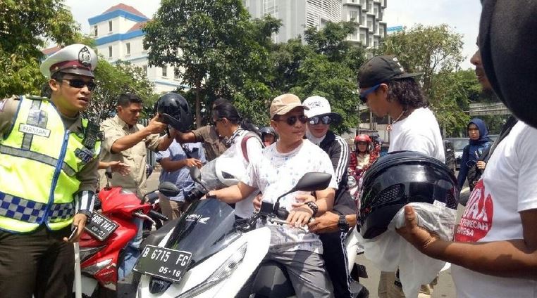 Intip gaya 6 pejabat saat main film, aktingnya jempolan