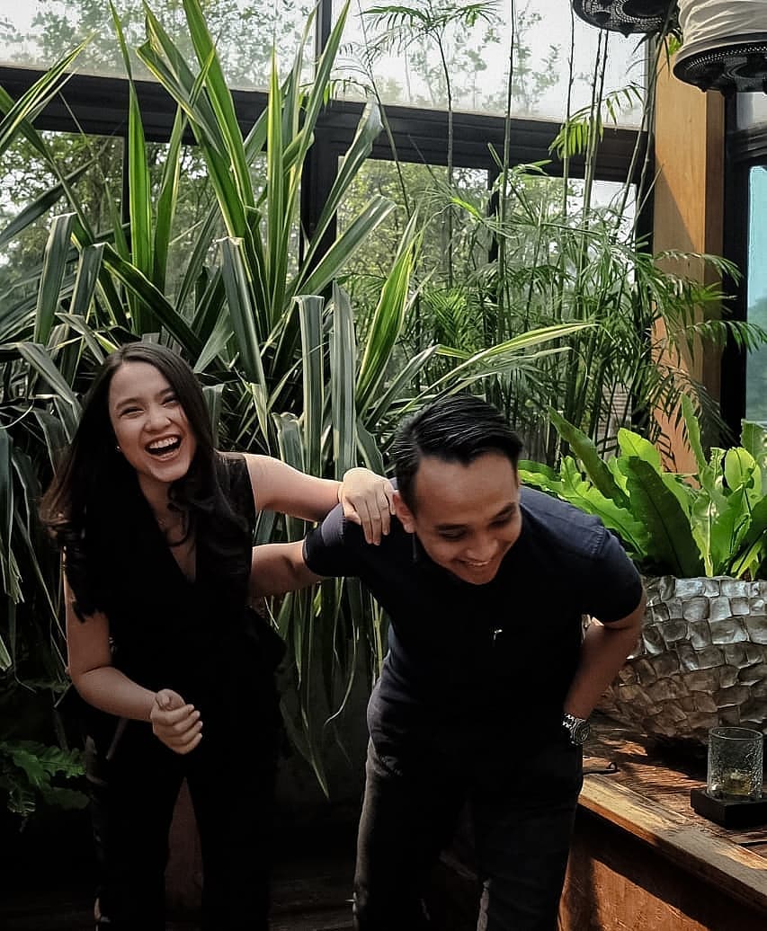 Susul Adly Fairuz, ini 10 potret mesra Anjani Dina dan kekasih