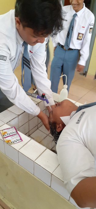 10 Kelakuan kocak murid di tahun ajaran baru ini bikin ngakak