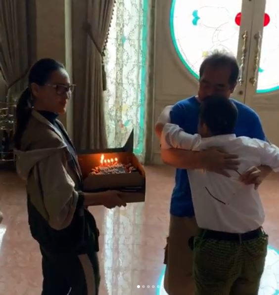 8 Momen kejutan sederhana ultah Adam Suseno suami Inul, so sweet!