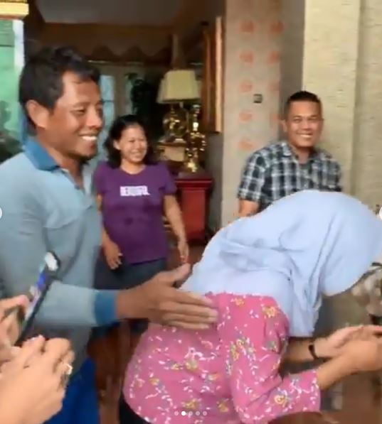 8 Momen kejutan sederhana ultah Adam Suseno suami Inul, so sweet!