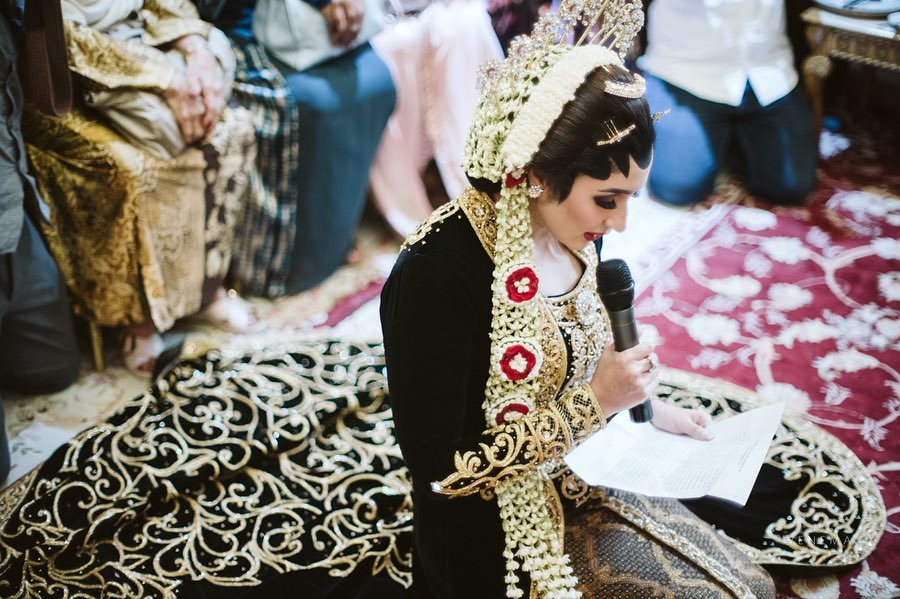 8 Momen sungkeman Tania Nadira, dirias jadi pengantin Jawa