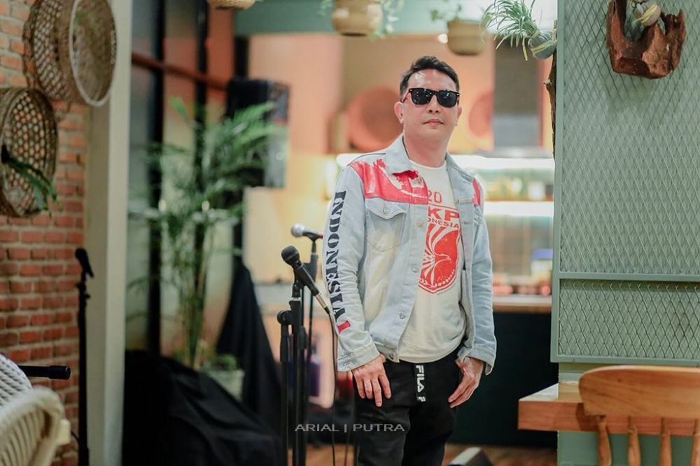 10 Potret terbaru Sonny Tulung "Family 100" yang kini jadi komika