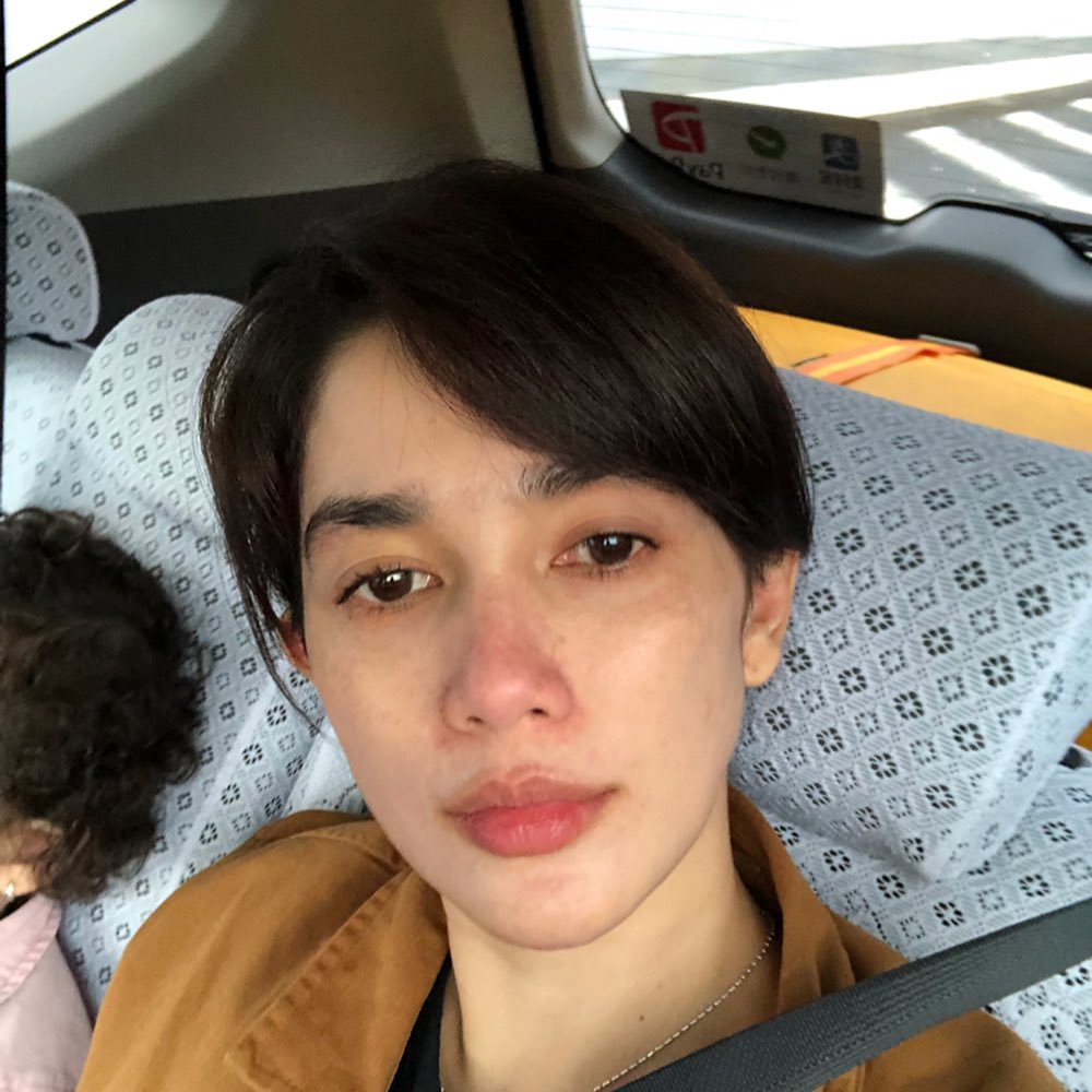 8 Potret Ussy Sulistiawaty tanpa makeup, bukti cantiknya tak pudar