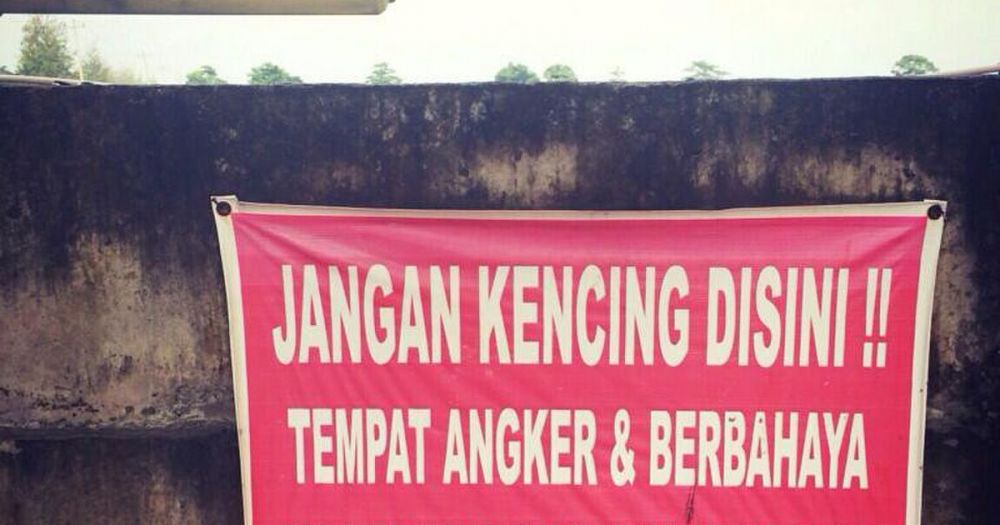 8 Larangan pipis sembarang tempat ini kocaknya bikin tepuk jidat