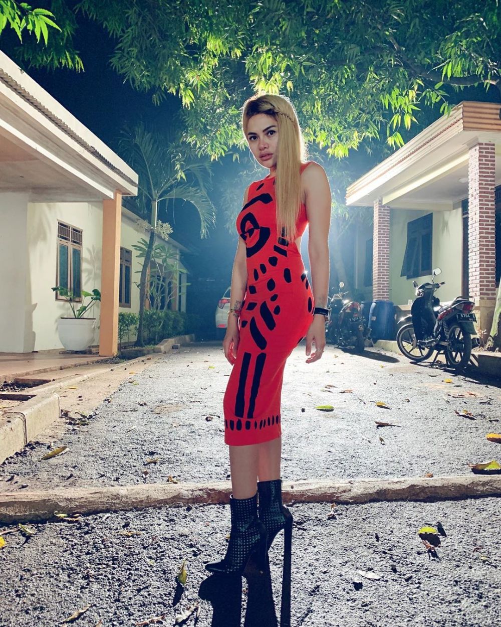 6 Seleb ini pernah berseteru dengan Lucinta Luna, terbaru Rivelino