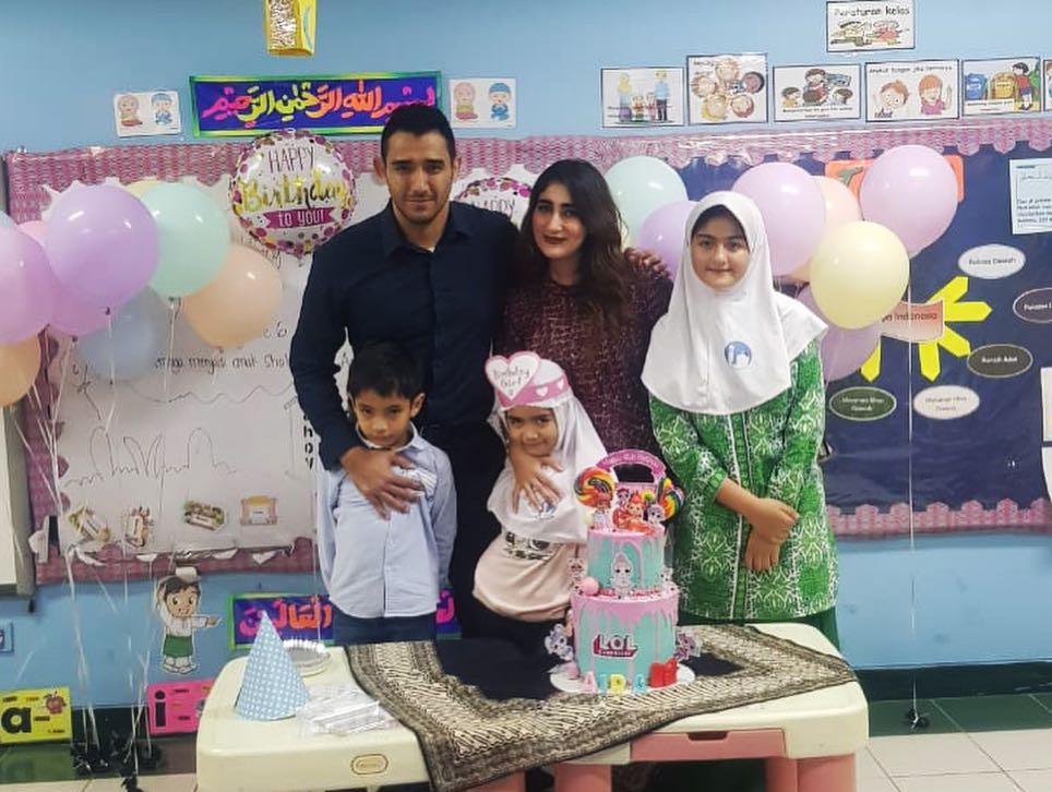 8 Potret kedekatan anak Tania Nadira dan calon papa tirinya, kompak