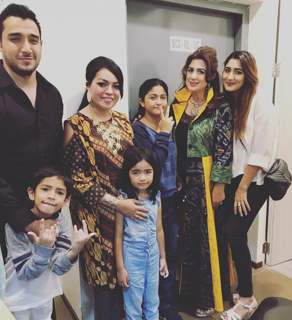 8 Potret kedekatan anak Tania Nadira dan calon papa tirinya, kompak